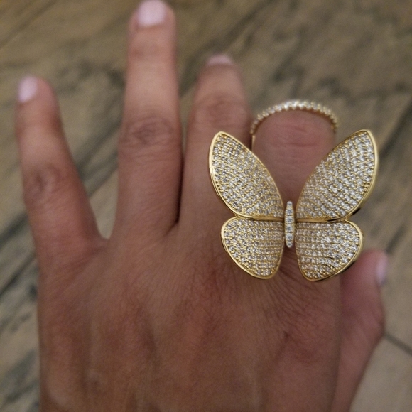 Moving Paved Butterfly Ring Gold Size 5 or 5.5 - Picture 9 of 14